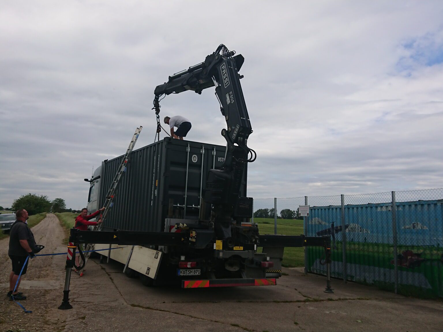 Neuer Vereinscontainer des Modellflugverein Leipzig-Holzhausen von außen